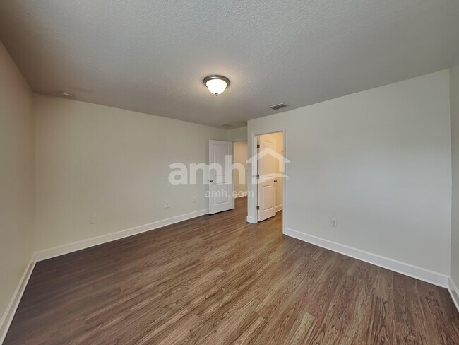 Building Photo - 220 Crestrun Loop