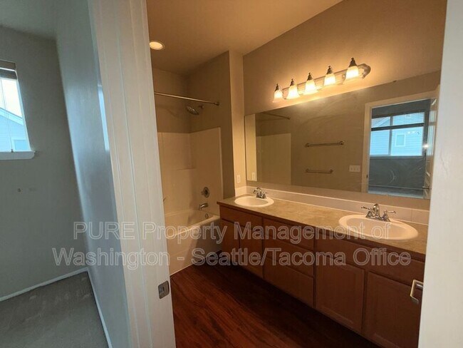 Building Photo - 1510 Cottonwood Ave