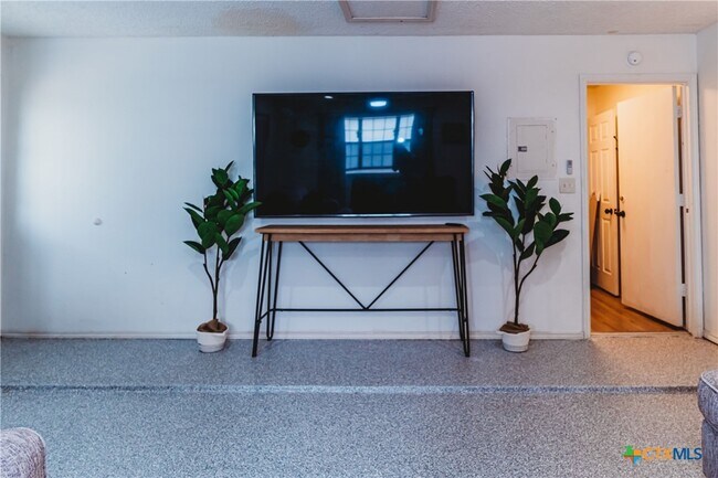 Building Photo - 2314 Skipcha Dr