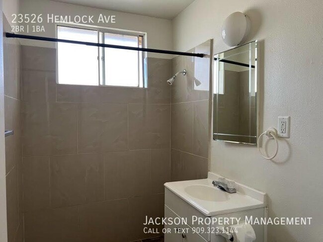 Building Photo - Great 2 Bedroom Unit