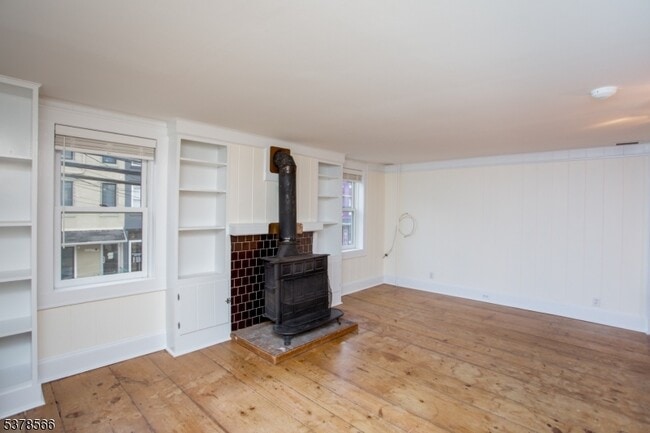 Building Photo - 67 Ferry St