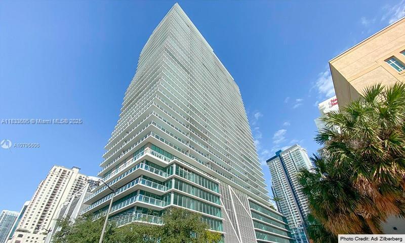 Building Photo - 1111 SW 1st Ave