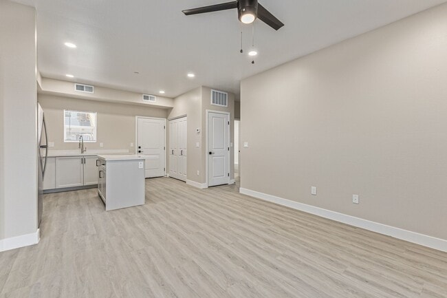 Building Photo - 1435 E Taylor St