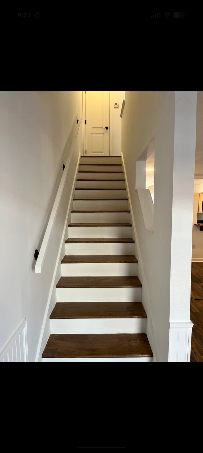 Building Photo - 1200 Bretta St