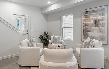 Building Photo - 5808 Knight St