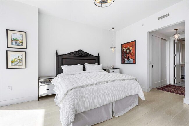 Building Photo - 1155 N Gulfstream Ave