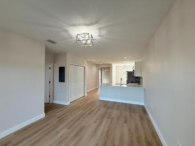 Building Photo - 10336 Pendleton Ave