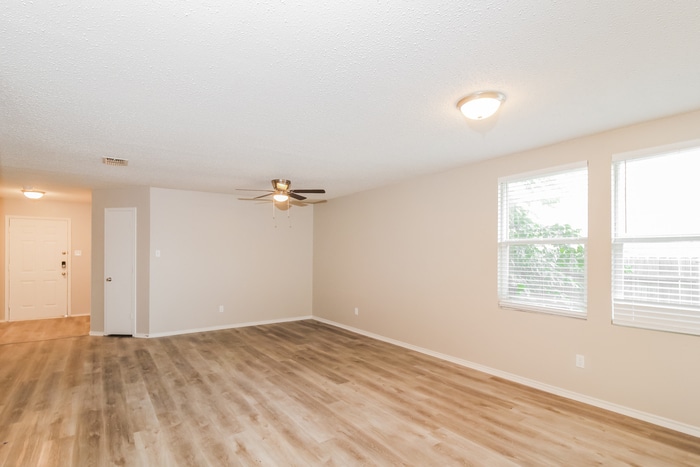 Building Photo - 16516 Woodside Dr