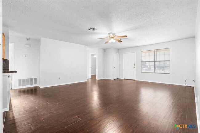 Building Photo - 4203 Fieldcrest Dr
