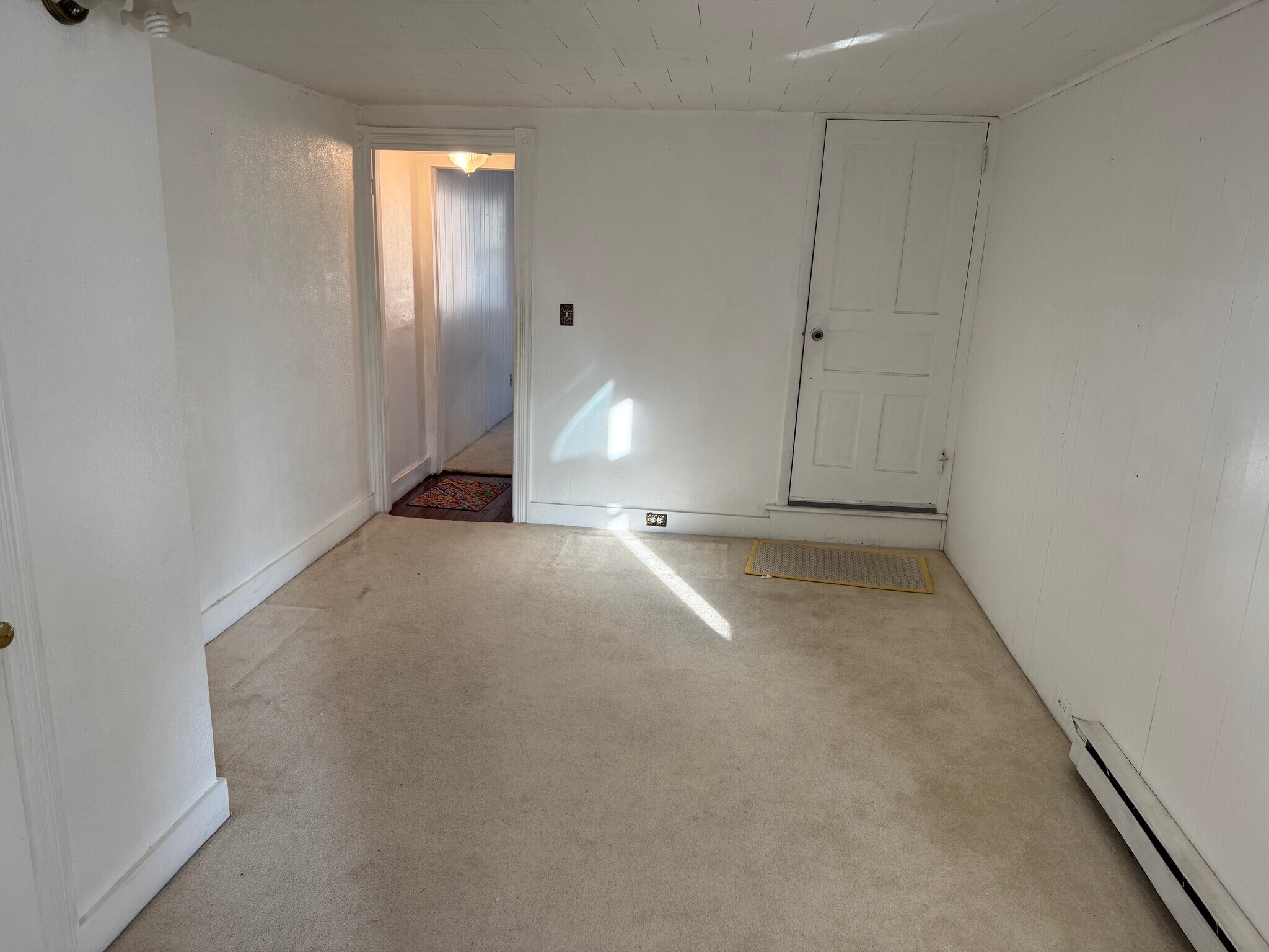 Building Photo - 454 Fern St