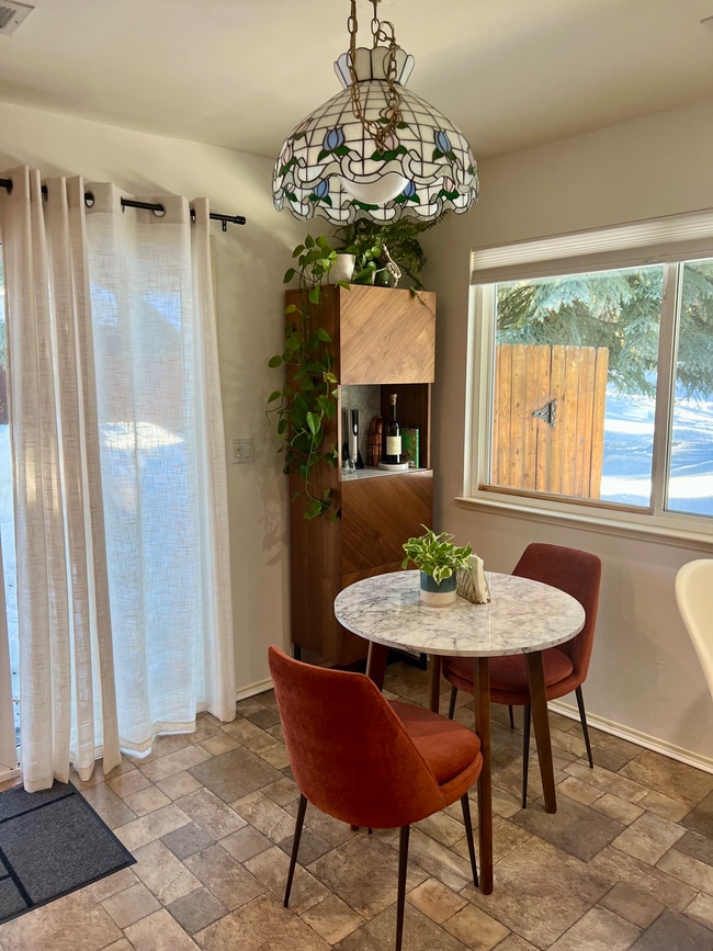 Dining area attached to kitchen - 924 Linda Ave