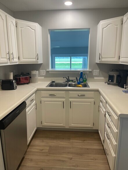 Kitchen - 9 Guilford