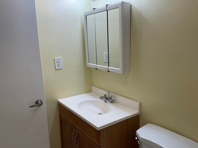 Building Photo - 310 Meadows Cir