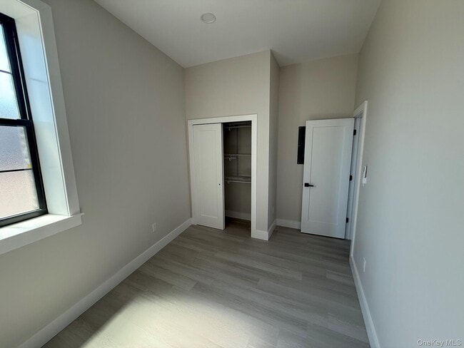 Building Photo - 36 Lakeville Rd