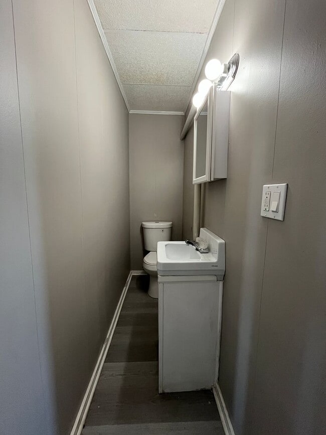 Building Photo - Beautifully remodeled single-family residence offers approximately 1,330 square feet of living sp...