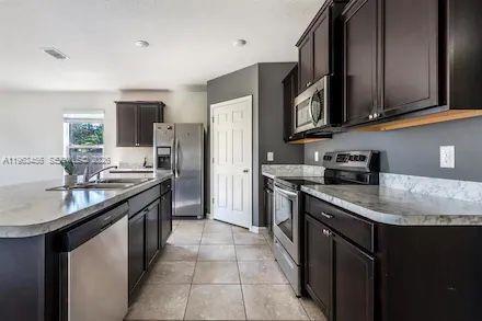 Building Photo - 1781 SW Cinema St