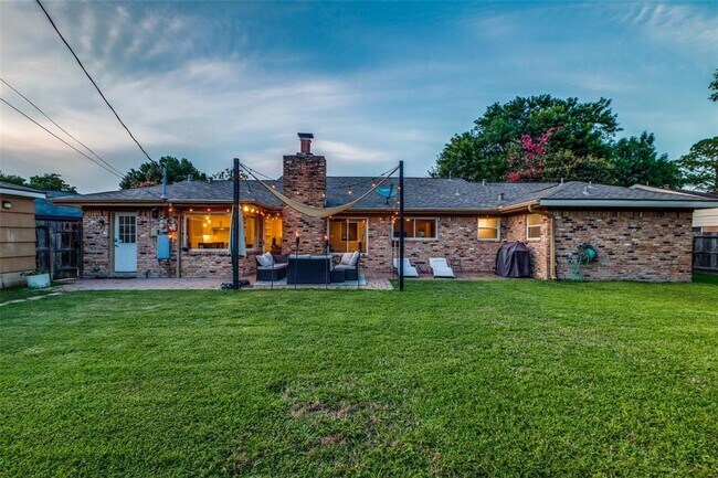 Building Photo - 6031 McKnight St