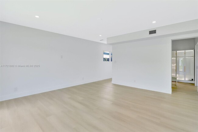 Building Photo - 1720 SW 23rd Ave