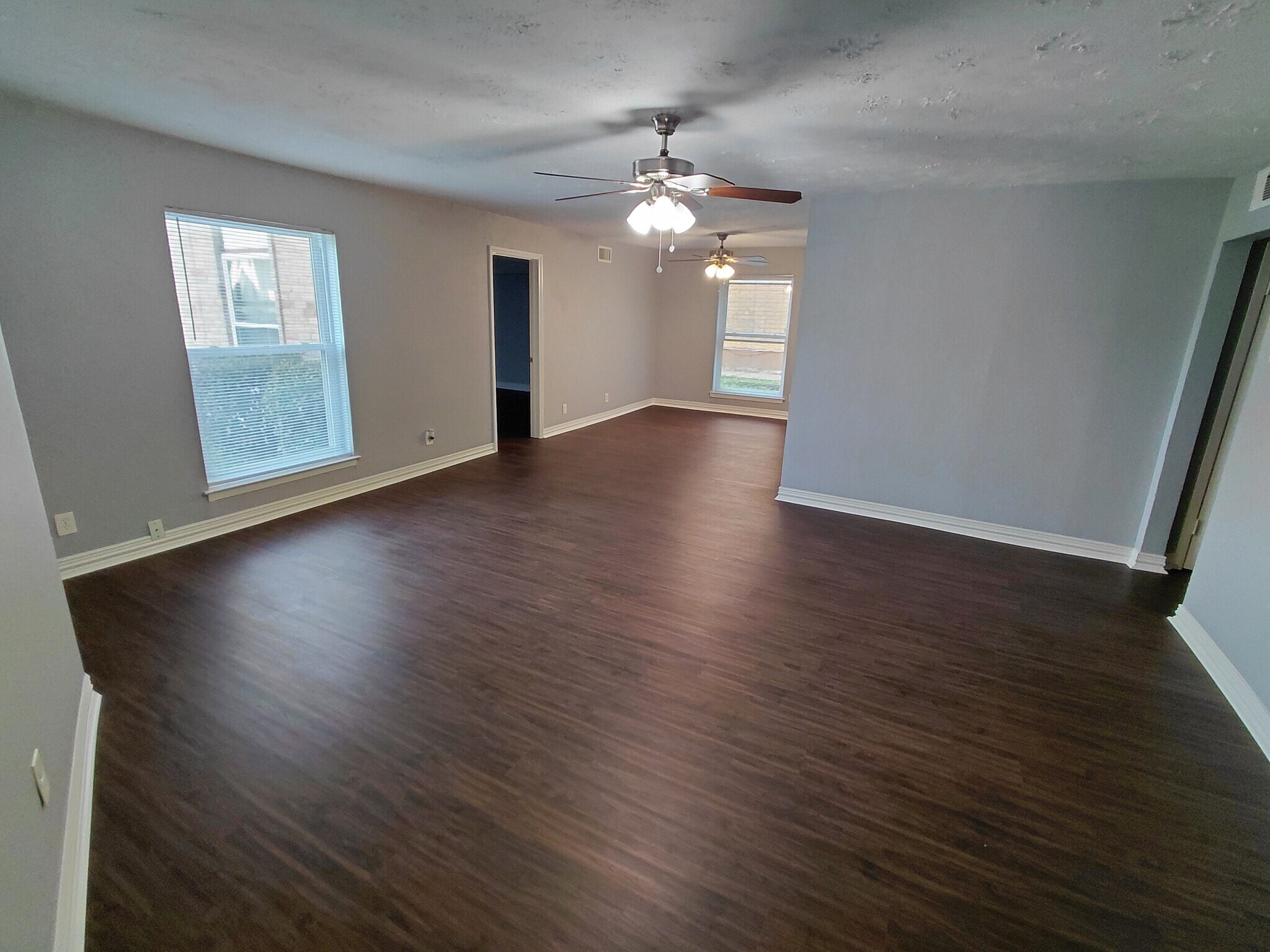 Living Area - 6000 Westridge Ln