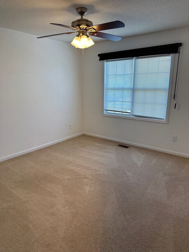 Building Photo - 3817 E Vancroft Cir