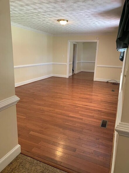 Building Photo - 258 Prince Charles Dr