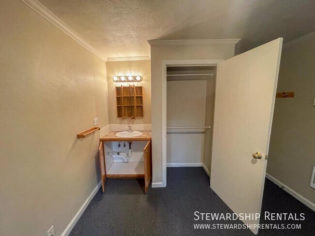 Building Photo - 1827 Harris St