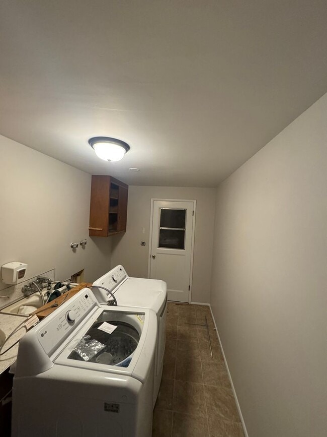 Building Photo - Great Vintage Home!