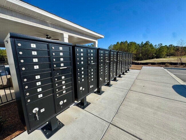 Building Photo - 390 Acosta Cir