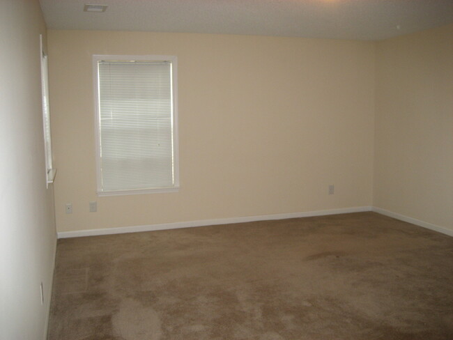 Building Photo - Home Available in Chartwell Estates
