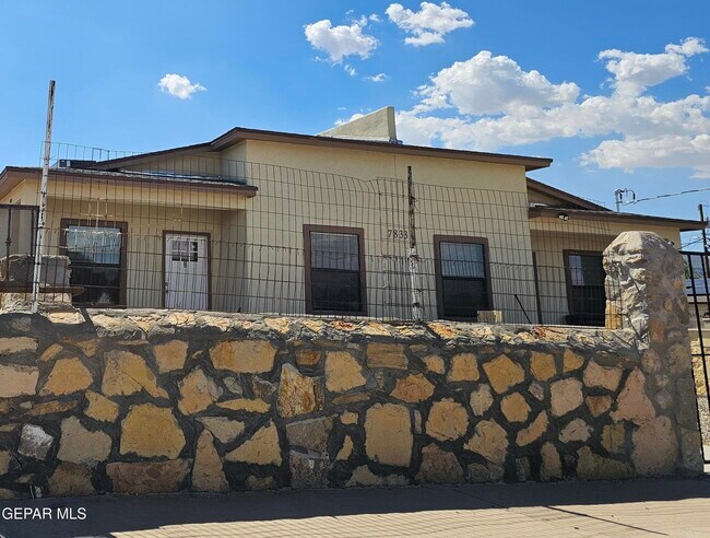 Building Photo - 7833 Mt Latona Dr