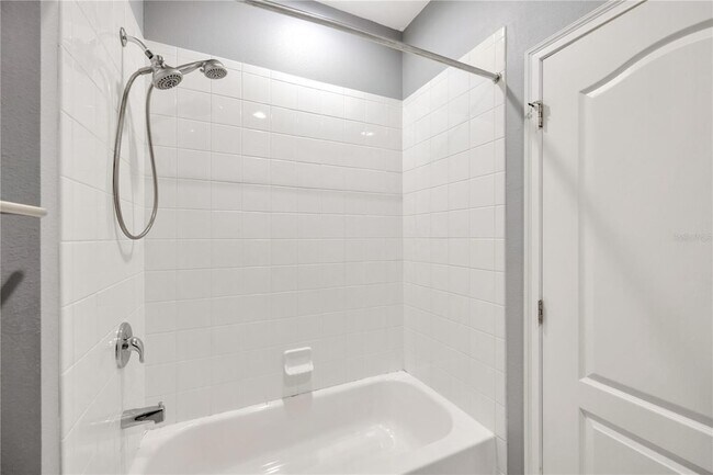 Building Photo - 6518 Park Strand Dr