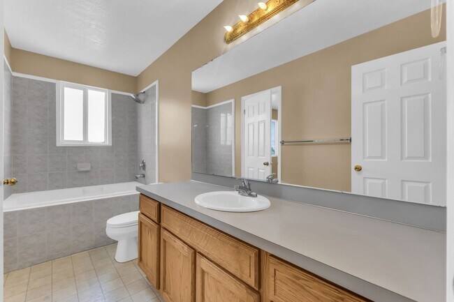 Building Photo - 68 S 1700 W