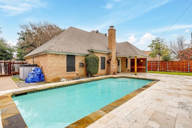 Building Photo - Beautiful 3 Bed, 2 Bath Home in Well Established Holiday West Neighborhood W /Pool and Pool Servi...