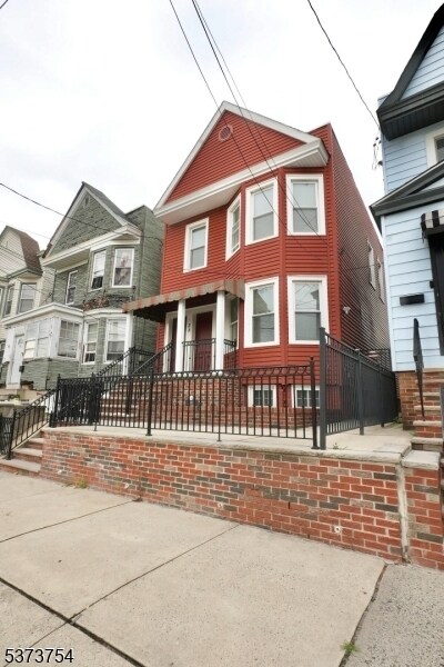 Building Photo - 38 Gates Ave