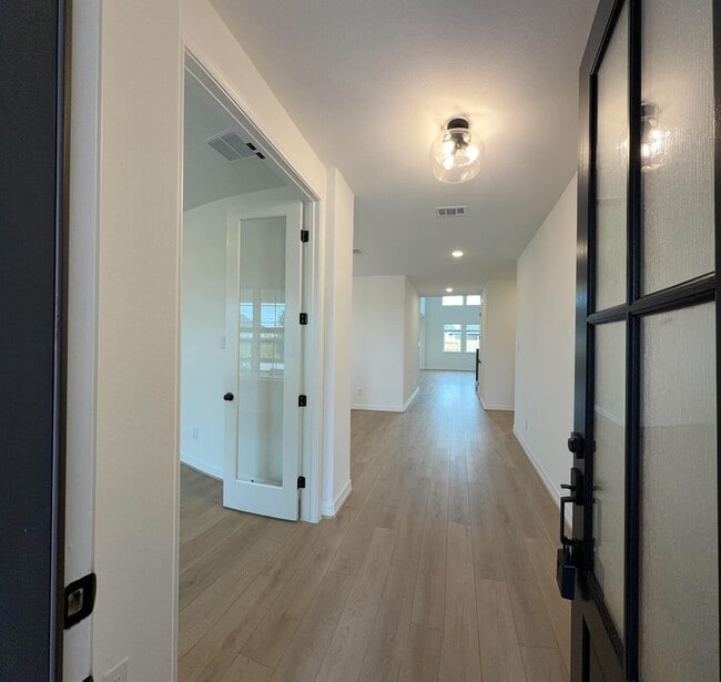 Building Photo - 9922 Red Knot St