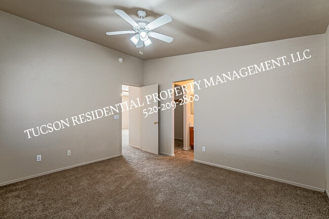 Building Photo - 5891 E Farmridge Dr