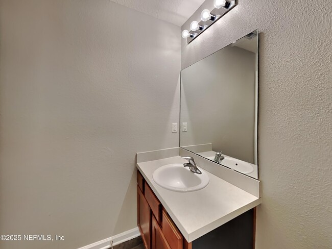 Building Photo - 8048 Meadow Walk Ln