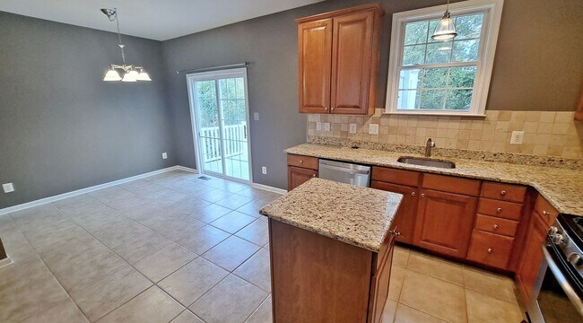 Building Photo - 3 Bed / 2-1/2 Bath Single Family Townhome with 1-Car Garage