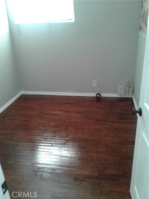 Building Photo - 924 W George St