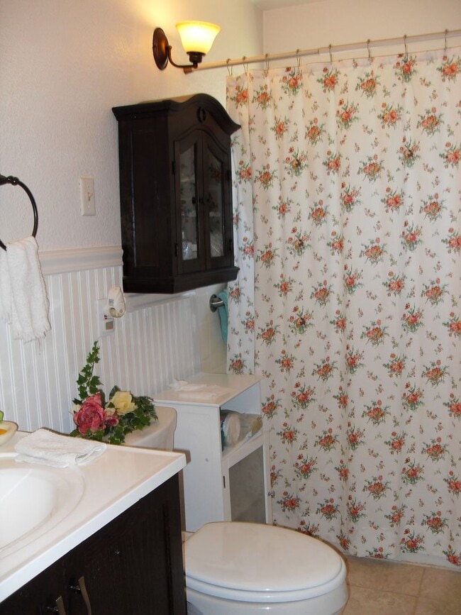 Building Photo - West-Flagstaff 4bd/2ba House Near NAU & CC...
