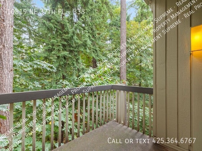 Building Photo - 10819 NE 37th Pl