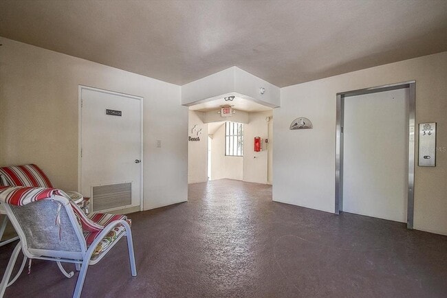 Building Photo - 865 S Gulfview Blvd