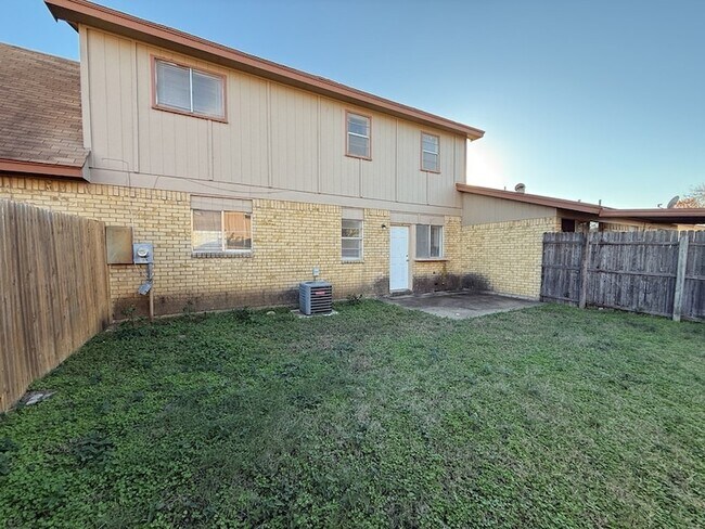 Building Photo - 1021 Pleasant Valley Ln