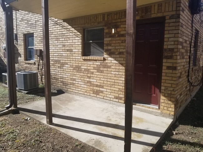 Building Photo - 1305 Brown Dr