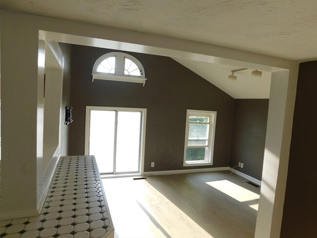 Building Photo - 250 Parkerville Rd