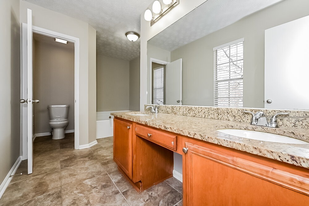 Building Photo - 245 Marcliff Ct