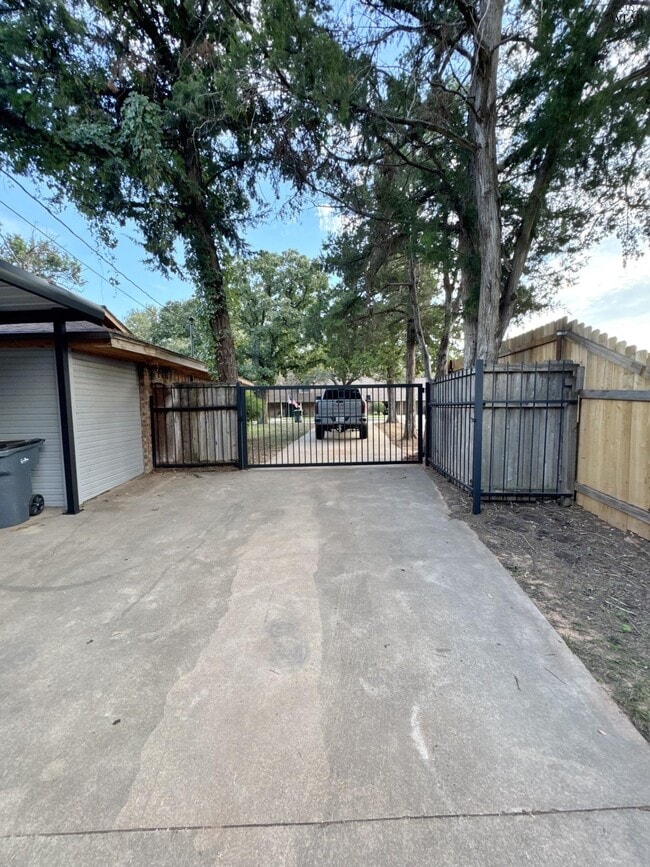 Building Photo - 4514 Shady Ln