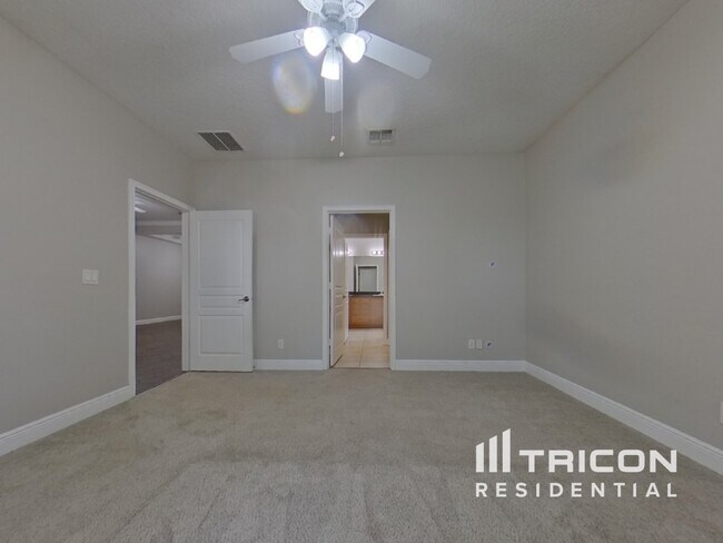 Building Photo - 605 Arlington Ct