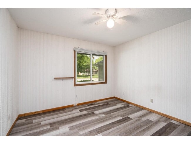 Building Photo - 3620 Saratoga Ln N