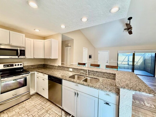 Building Photo - 23331 Club Villas Dr